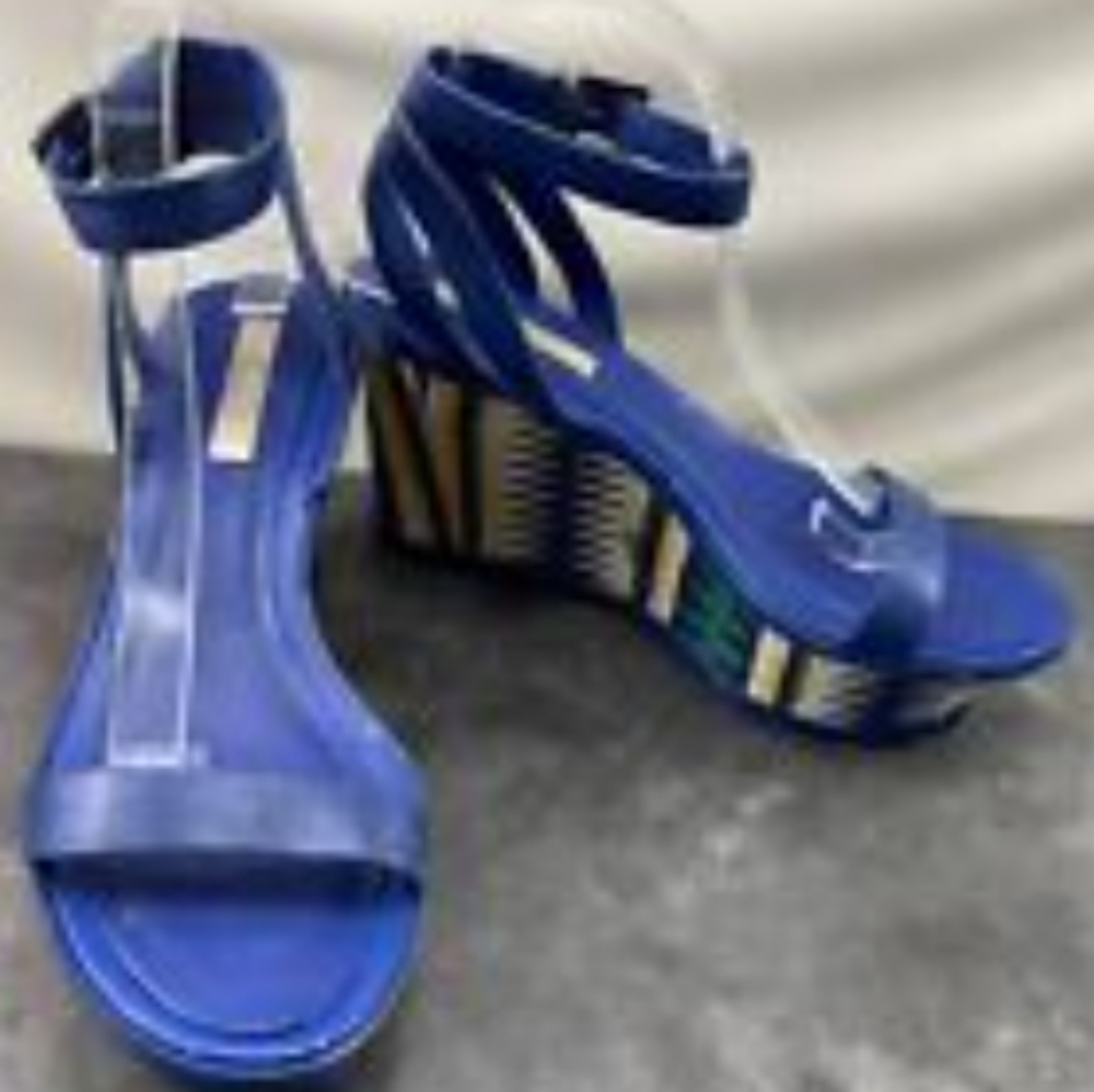 BCBGMAXAZRIA  wedges